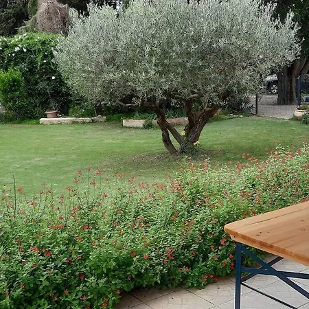 L'estel En Campagne Avec Piscine Privee Proche Arles Et Avignon Holiday home