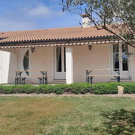 L'estel En Campagne Avec Piscine Privee Proche Arles Et Avignon Holiday home *